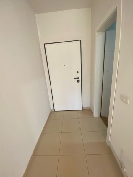 Tirane, jepet me qera zyre Kati 3, 68 m² 85.000Lek/muaj (rruga e kosovareve)