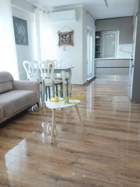 Tirane, jepet me qera apartament 1+1 Kati 9, 70 m² 700 € (21 DHJETORI)