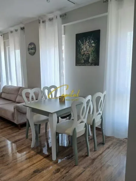 Tirane, jepet me qera apartament 1+1 Kati 9, 70 m² 700 € (21 DHJETORI)