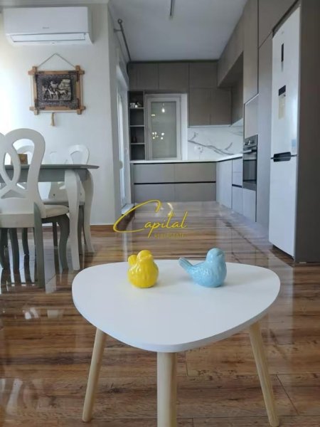 Tirane, jepet me qera apartament 1+1 Kati 9, 70 m² 700 € (21 DHJETORI)