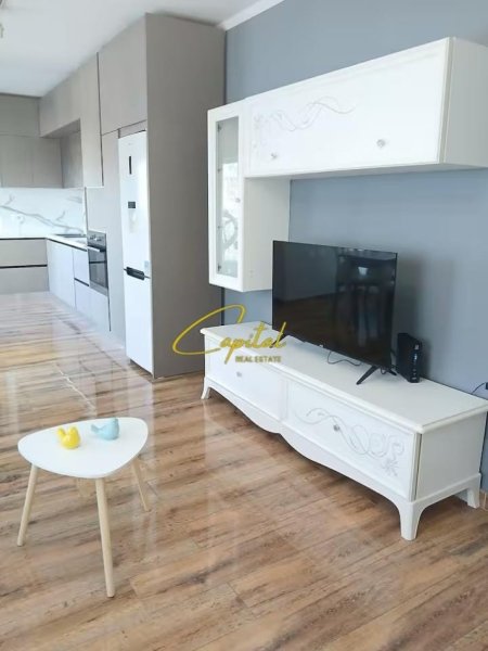 Tirane, jepet me qera apartament 1+1 Kati 9, 70 m² 700 € (21 DHJETORI)