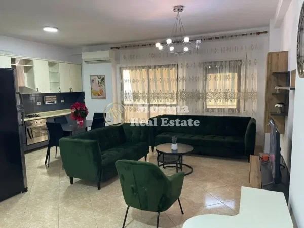 Tirane, jepet me qera apartament 2+1 Kati 4, 100 m² 700 € (Komuna e Parisit)