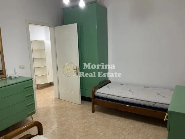 Tirane, jepet me qera apartament 2+1 Kati 4, 100 m² 700 € (Komuna e Parisit)
