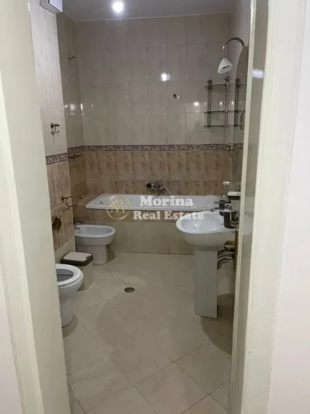 Tirane, jepet me qera apartament 2+1 Kati 4, 100 m² 700 € (Komuna e Parisit)