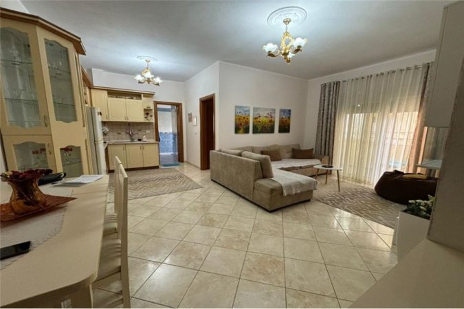 Vlore, jepet me qera apartament 2+1+Ballkon Kati 6, 85 m² 30.000 € (Rruga Hasan Kushta Skele, Vlorë)
