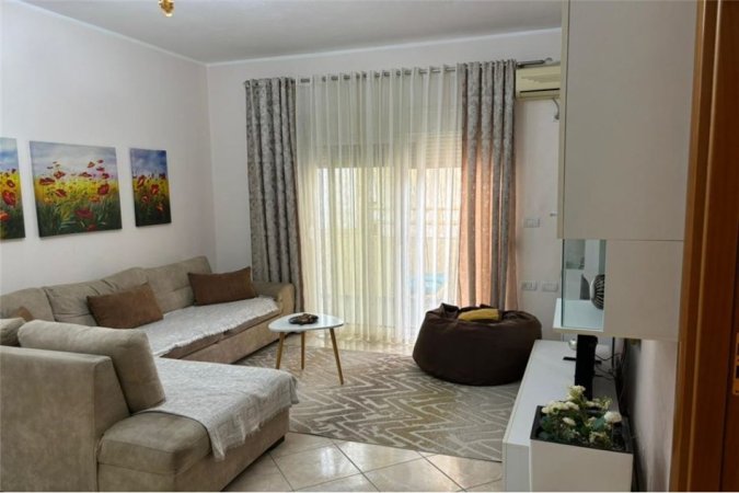 Vlore, jepet me qera apartament 2+1+Ballkon Kati 6, 85 m² 30.000 € (Rruga Hasan Kushta Skele, Vlorë)