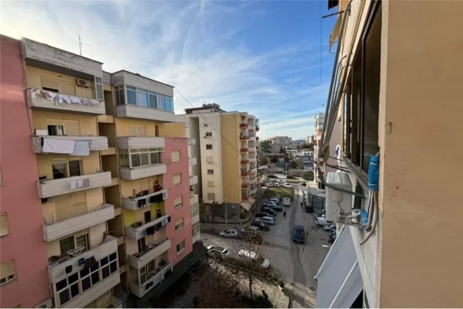Vlore, jepet me qera apartament 2+1+Ballkon Kati 6, 85 m² 30.000 € (Rruga Hasan Kushta Skele, Vlorë)