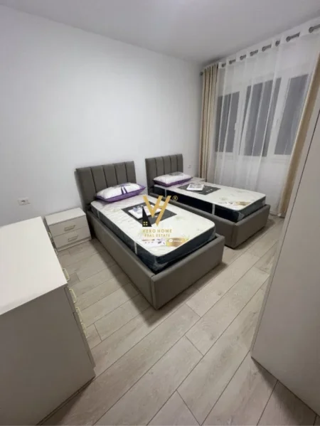 Tirane, jepet me qera apartament 2+1+Ballkon Kati 9, 100 m² 600 € (UNAZA E RE)