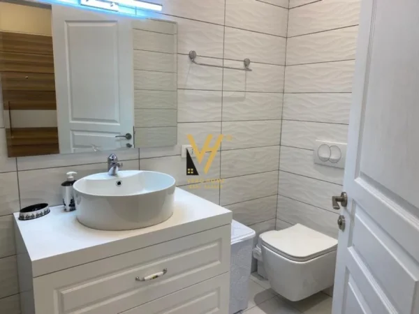 Tirane, jepet me qera apartament 2+1+Ballkon Kati 7, 110 m² 600 € (YZBERISHT)