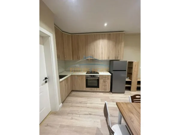 Tirane, jepet me qera apartament 1+1 Kati 6, 65 m² 500 € (RRUGA KARL GEGA)