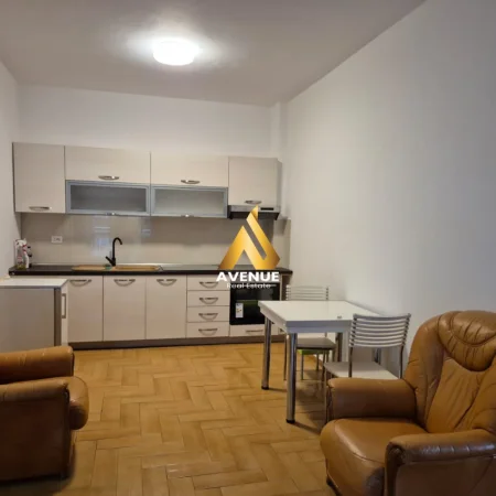 Tirane, jepet me qera apartament 2+1+Ballkon Kati 2, 90 m² 650 € (him kolli)