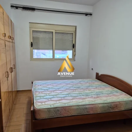 Tirane, jepet me qera apartament 2+1+Ballkon Kati 2, 90 m² 650 € (him kolli)