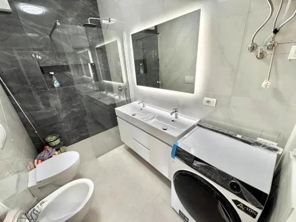 Tirane, jepet me qera apartament 2+1 Kati 5, 83 m² 1.300 € (Rruga e Dibres)