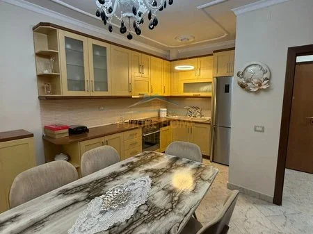 Shitet, Apartament 2+1, Rruga Hoxha Tahsim, Tiranë. AREA61380