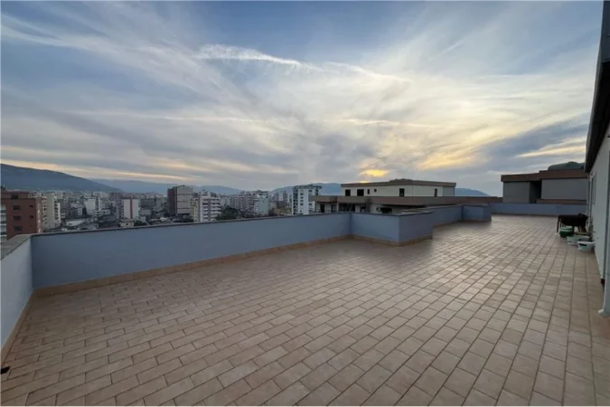 Vlore, shitet apartament+verande | Penthouse 2+1+Ballkon , 277 m² 200.000 € (Rruga “Gjergj Kastrioti”, Vlore)