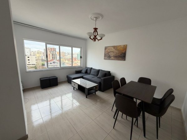 Tirane, jepet me qera apartament 2+1+Ballkon Kati 4, 85 m² 450 € 