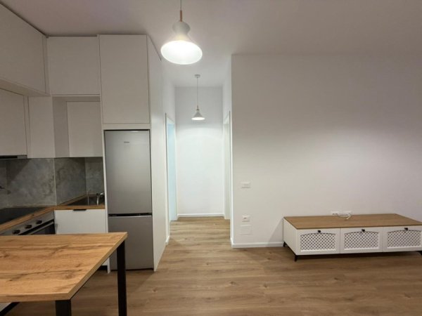 Tirane, jepet me qera apartament 1+1+Ballkon Kati 8, 60 m² 500 € (Rruga Pasho Hysa)