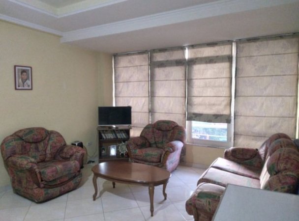 Tirane, jepet me qera 1+1 Kati 3, 56 m² 400 € (Rruga Ali Demi , prane Museum of Natural Sciences Sabiha Kasimati .)