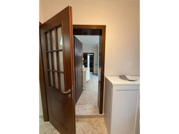 Tirane, shitet apartament 2+1+Ballkon Kati 6, 135 m² 175.000 € (Rruga Hoxha Tahsim)