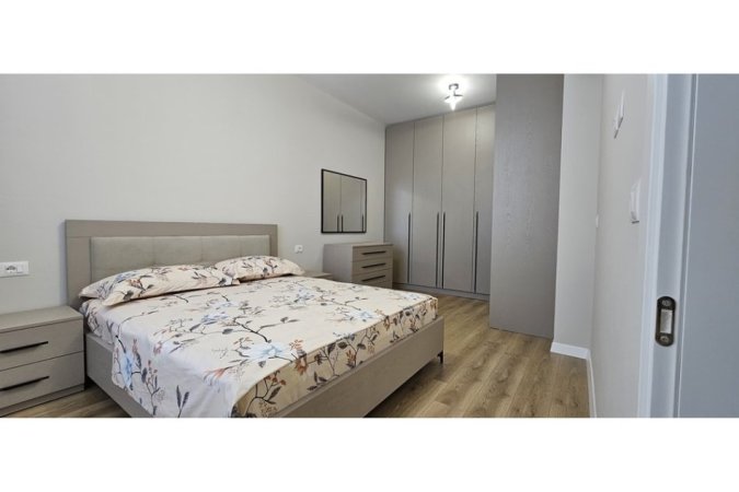 Jepet me qira apartament 1+1+post parkimi!