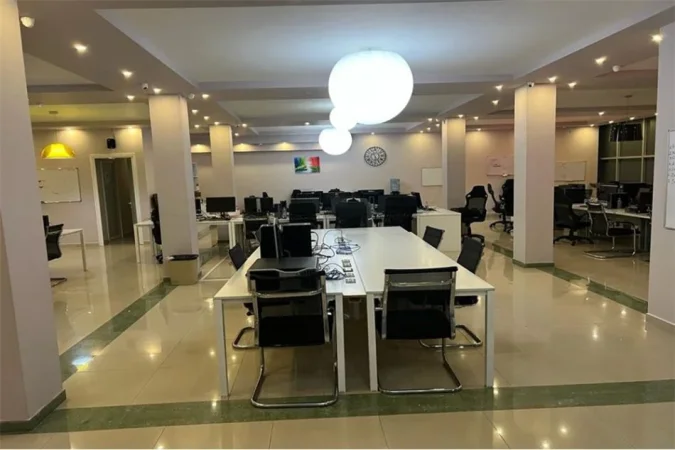 Tirane, jepet me qera ambjent biznesi , 1.000 m² (river rezidence)