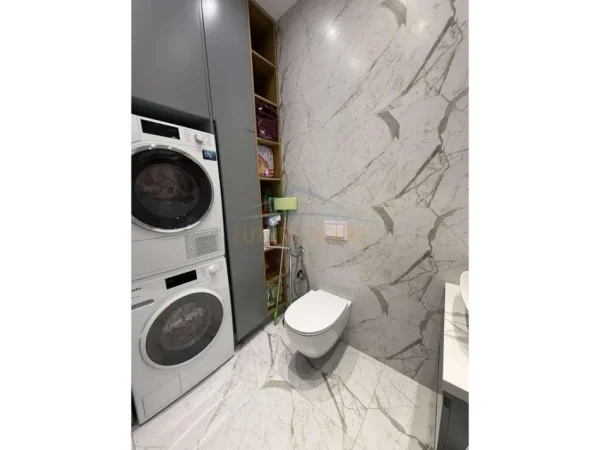 Tirane, shitet apartament 2+1+Ballkon Kati 9, 103 m² 315.000 € ("Square 21", Rruga e Kavajes)