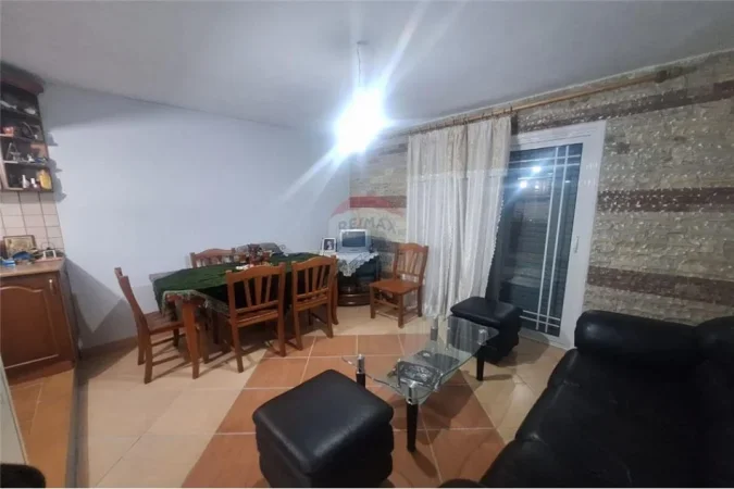 Vlore, shitet apartament 1+1 Kati 5, 57 m² 62.000 € (Qendër Qyteti, Rruga Dush Strati, Vlorë)