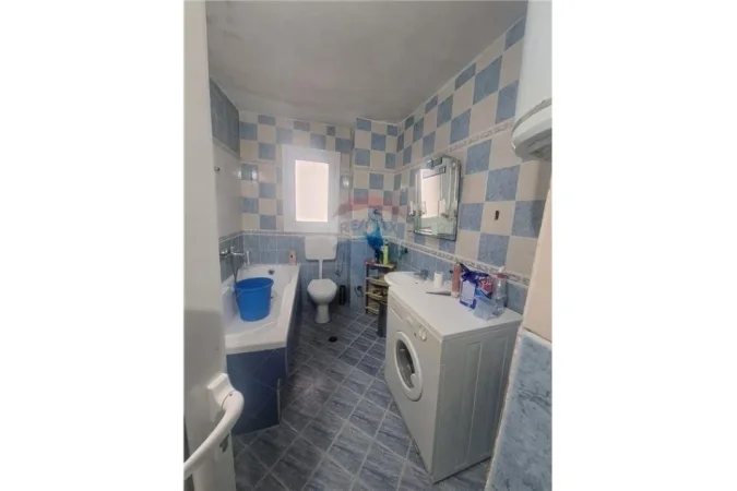 Vlore, shitet apartament 1+1 Kati 5, 57 m² 62.000 € (Qendër Qyteti, Rruga Dush Strati, Vlorë)