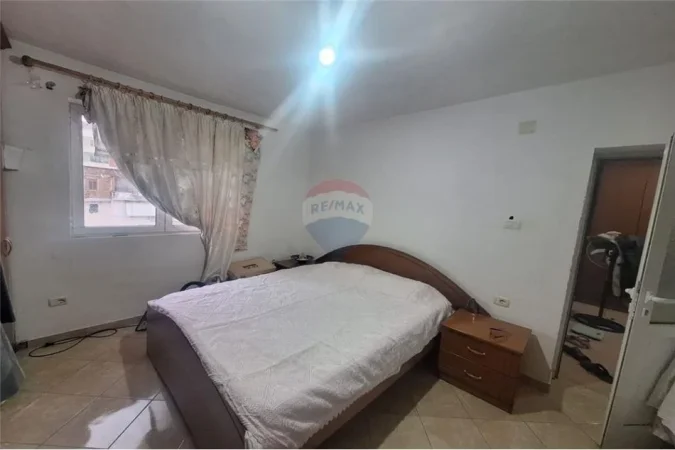 Vlore, shitet apartament 1+1 Kati 5, 57 m² 62.000 € (Qendër Qyteti, Rruga Dush Strati, Vlorë)
