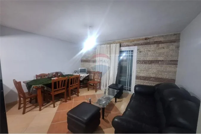Vlore, shitet apartament 1+1 Kati 5, 57 m² 62.000 € (Qendër Qyteti, Rruga Dush Strati, Vlorë)