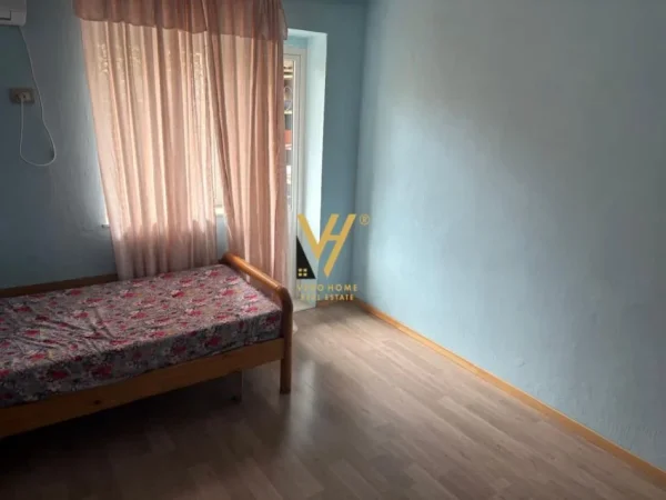 Tirane, jepet me qera apartament 3+1+Ballkon Kati 3, 90 m² 600 € (GARDA)