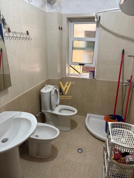 Tirane, jepet me qera apartament 3+1+Ballkon Kati 3, 90 m² 600 € (GARDA)