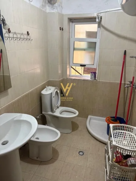 Tirane, jepet me qera apartament 3+1+Ballkon Kati 3, 90 m² 600 € (GARDA)