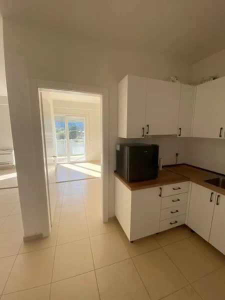 Tirane, jepet me qera ambjent biznesi Kati 2, 70 m² 850 € (Rruga e Kosovareve)