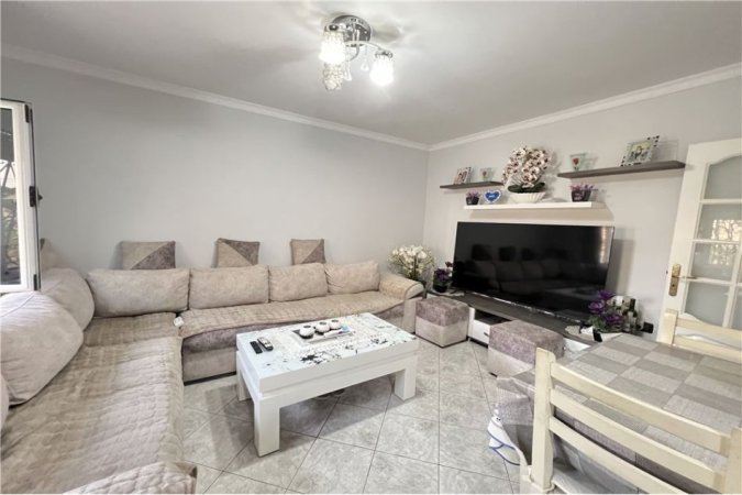 Vlore, shitet apartament 1+1 Kati 3, 58 m² 80.000 € (Qendër Qyteti, Albano &amp; Romina, Vlorë)