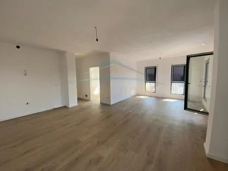 Tirane, shitet apartament 3+1+Ballkon Kati 7, 207 m² 351.200 € (Pazari i ri)