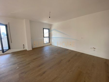 Tirane, shitet apartament 3+1+Ballkon Kati 7, 207 m² 351.200 € (Pazari i ri)