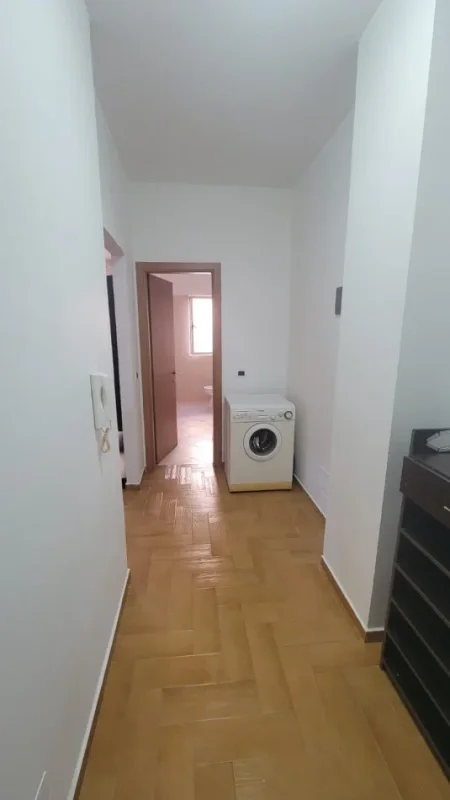 Tirane, jepet me qera apartament 2+1 Kati 2, 95 m² 650 € (Myslym Shyr)