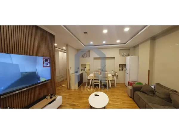 Tirane, shitet apartament 2+1+Ballkon Kati 3, 89 m² 84.995 € (Kamez)
