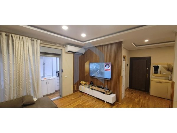Tirane, shitet apartament 2+1+Ballkon Kati 3, 89 m² 84.995 € (Kamez)