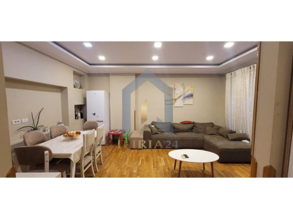 Tirane, shitet apartament 2+1+Ballkon Kati 3, 89 m² 84.995 € (Kamez)
