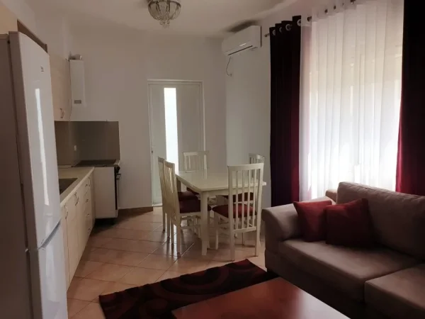 Tirane, jepet me qera apartament 1+1 Kati 2, 65 m² 350 € (Yzberisht)