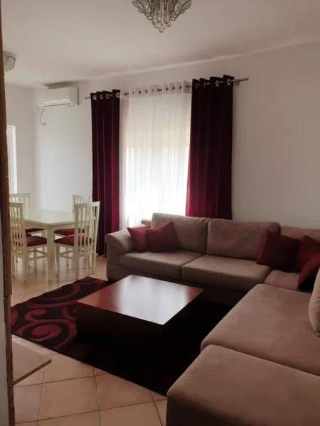 Tirane, jepet me qera apartament 1+1 Kati 2, 65 m² 350 € (Yzberisht)