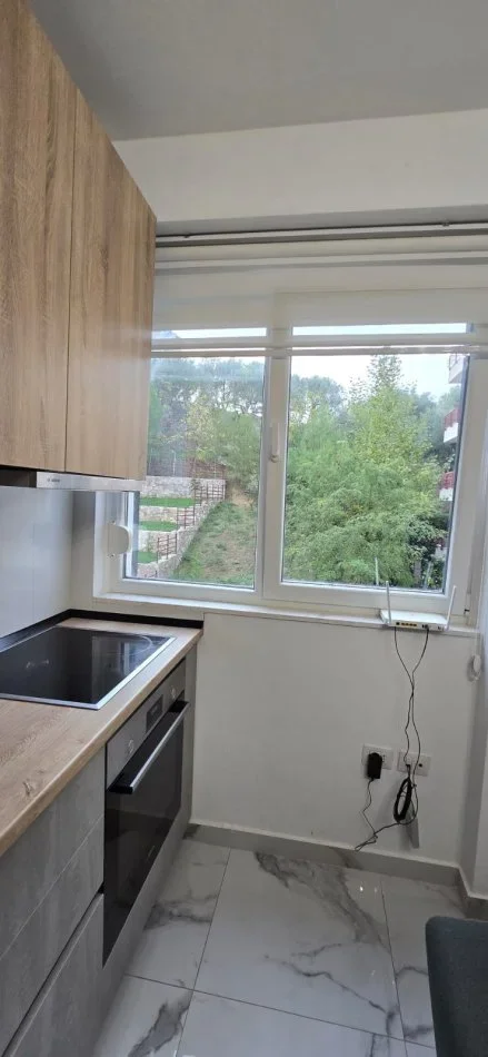 Tirane, jepet me qera apartament 2+1 Kati 3, 82 m² 600 € (Liqeni i thate)