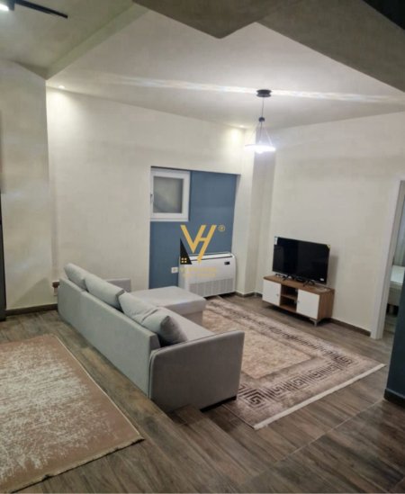 Tirane, jepet me qera apartament 2+1+Ballkon Kati 0, 84 m² 700 € (STACIONI I TRENIT)
