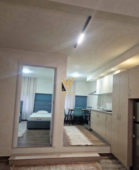 Tirane, jepet me qera apartament 2+1+Ballkon Kati 0, 84 m² 700 € (STACIONI I TRENIT)