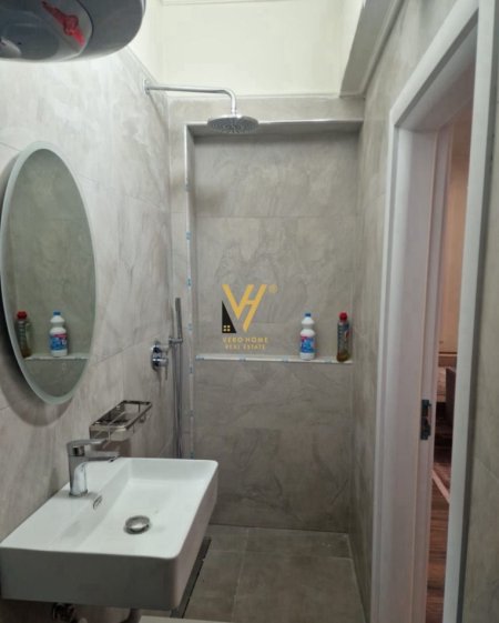 Tirane, jepet me qera apartament 2+1+Ballkon Kati 0, 84 m² 700 € (STACIONI I TRENIT)