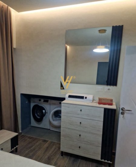 Tirane, jepet me qera apartament 2+1+Ballkon Kati 0, 84 m² 700 € (STACIONI I TRENIT)