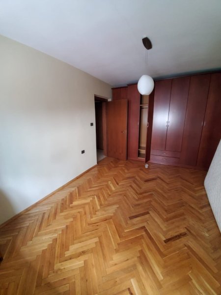 Tirane, jepet me qera apartament 2+1+Ballkon Kati 4, 75 m² 500 € 