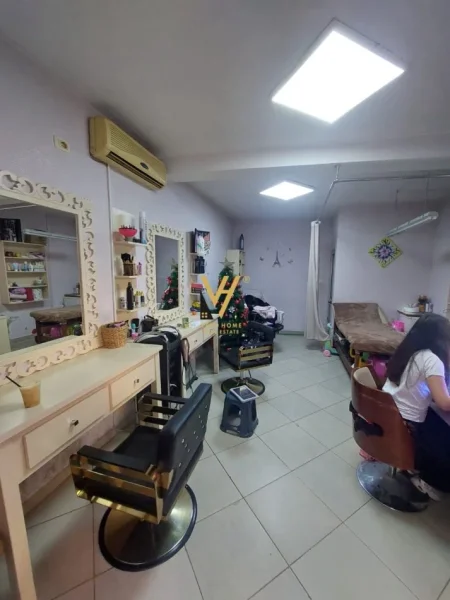 Tirane, jepet me qera ambjent biznesi Kati 0, 70 m² 800 € (SHKOLLA E BASHKUAR)